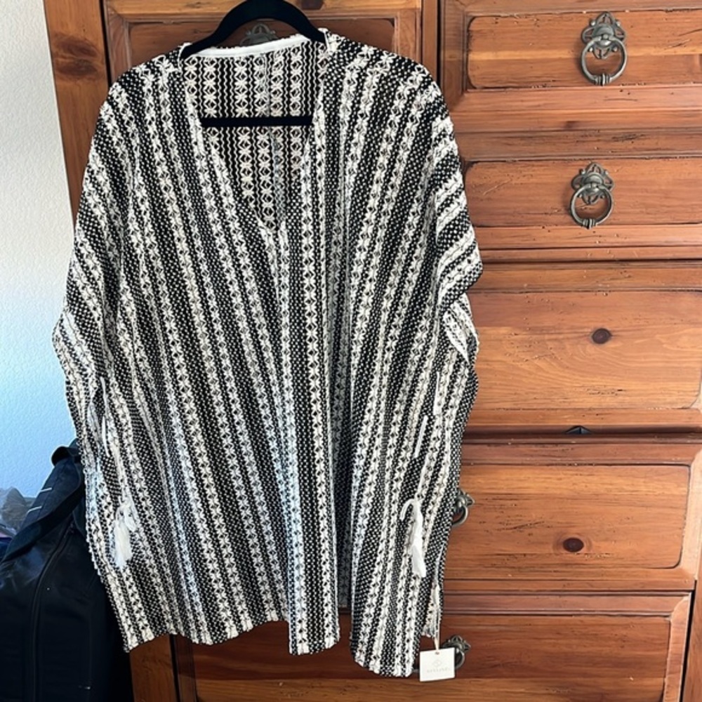 NWT Styline Women’s Black And Cream Swim Coverup One Size